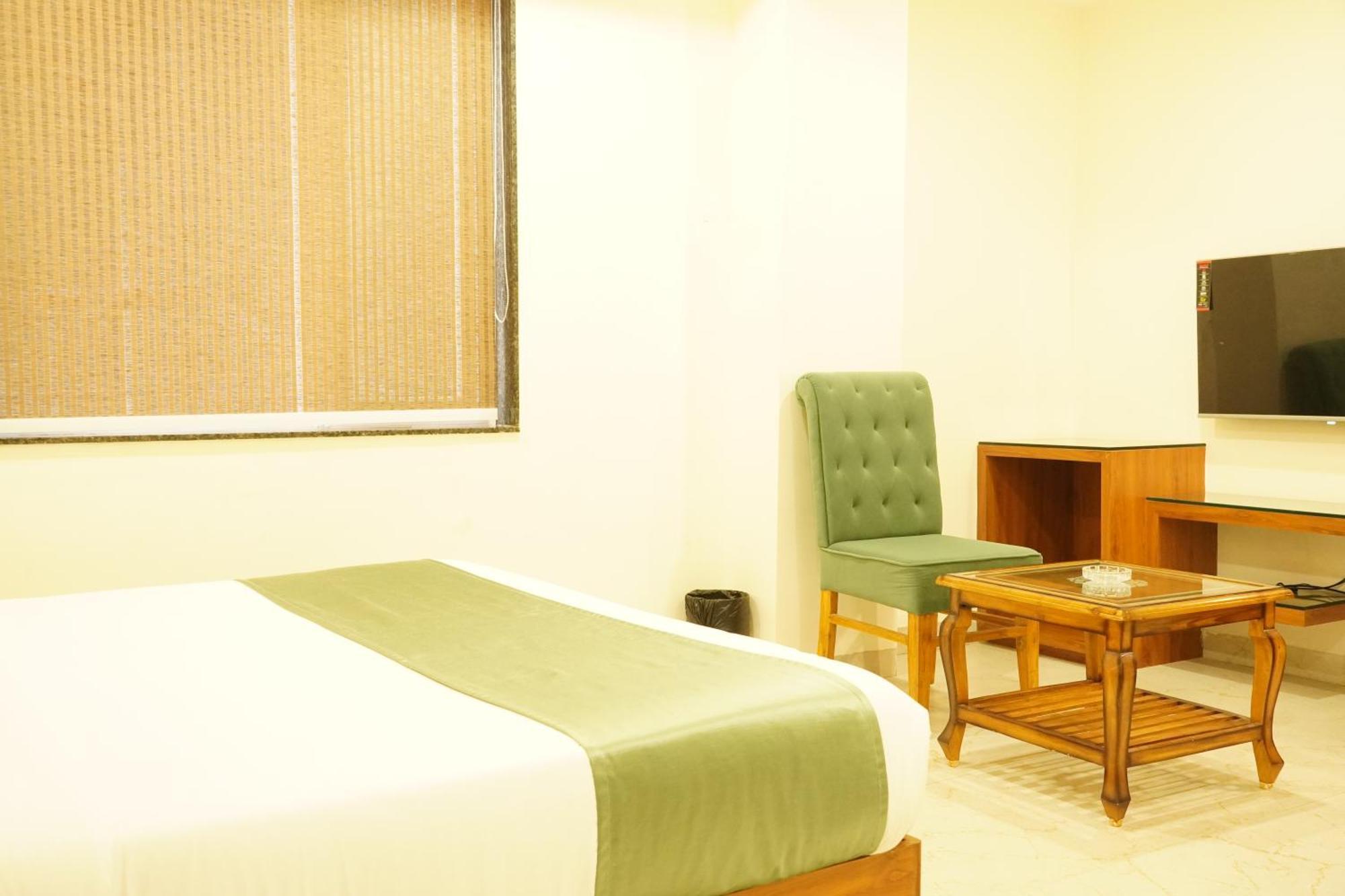 Hotel Eleven Heights Bhopal Exterior photo